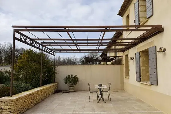 pergola à Sénas